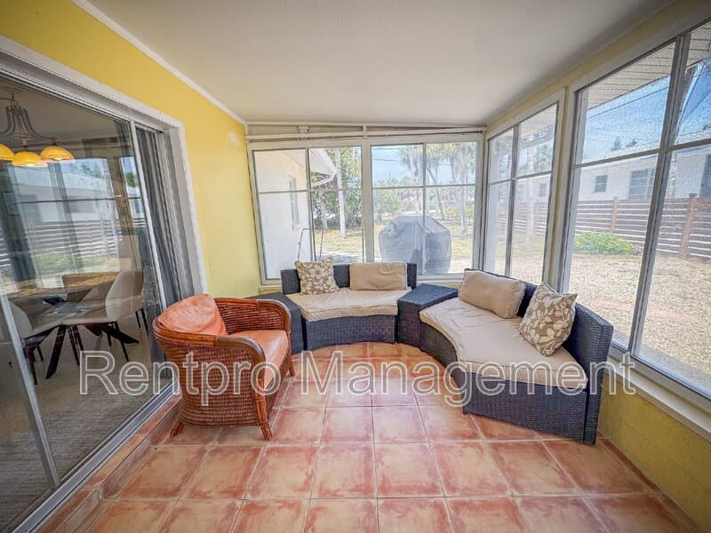 Englewood House: 2825 North Beach Road