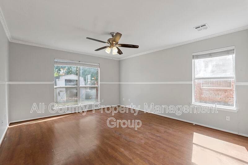 Fort Worth House: 813 Jockey Club Lane