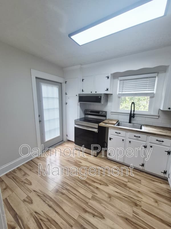 Madison Heights Townhome: 110 Phelps Road - B