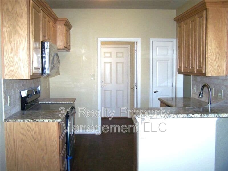 Denison House: 700 E Bullock St