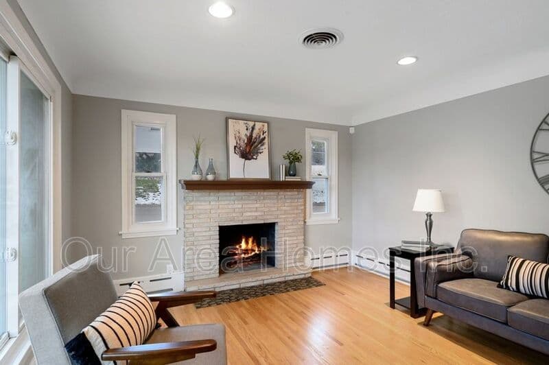 New Brighton House: 706 1st Ave NW