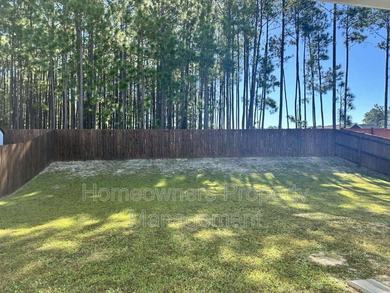 Raeford House: 143 Cromwell Court