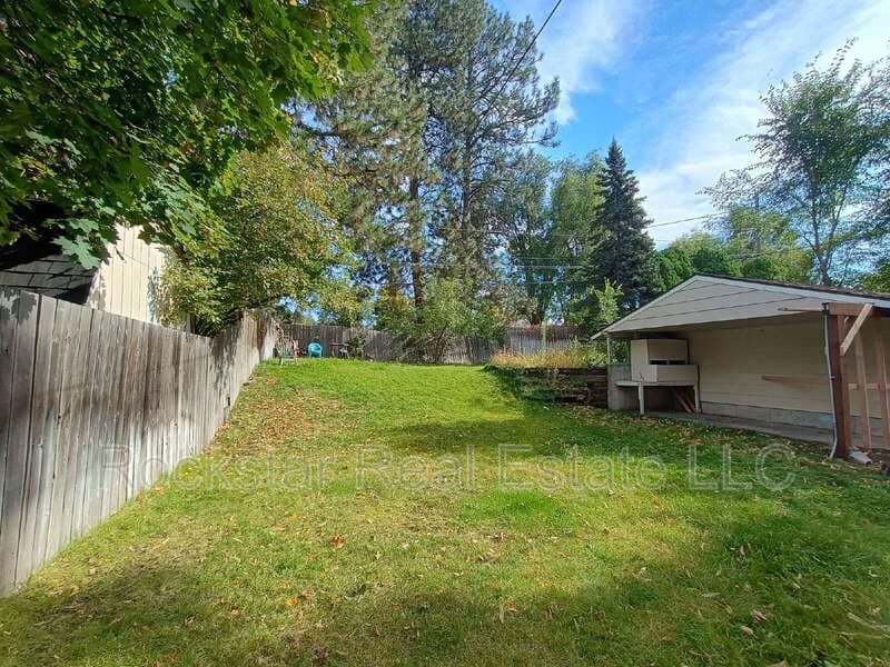Spokane House: 6128 North Oak Street