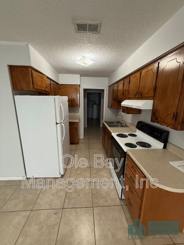 Mobile House: 6201 Three Notch Rd