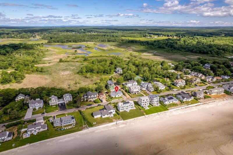 Wells House: 240 Island Beach Road