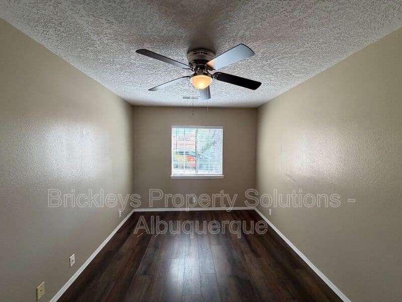 Albuquerque House: 10527 Brookline Pl NW