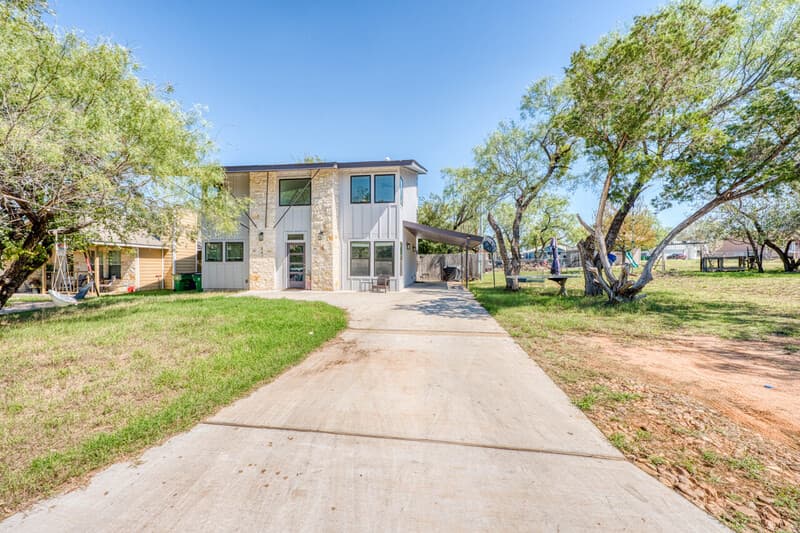 Cottonwood Shores House: 847 Pecan Lane