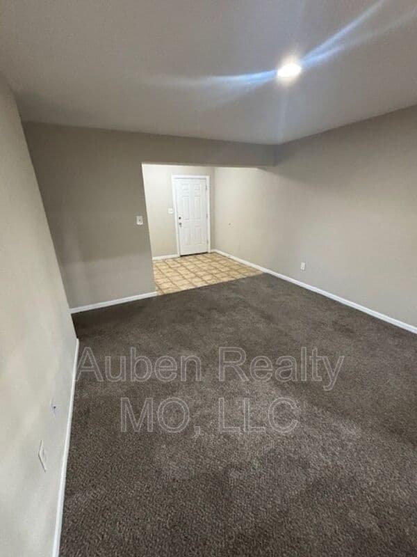 Independence Condo: 8738 E. Thompson Ave.