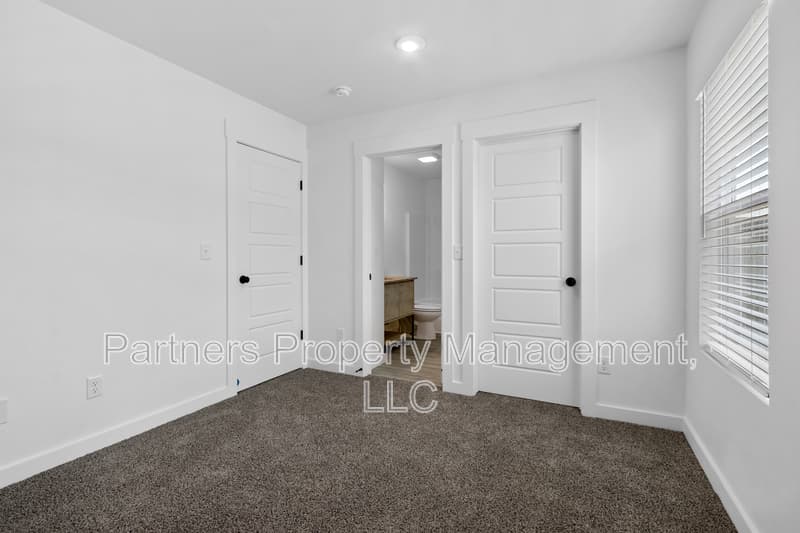 Centerton House: 881 Ventnor Avenue