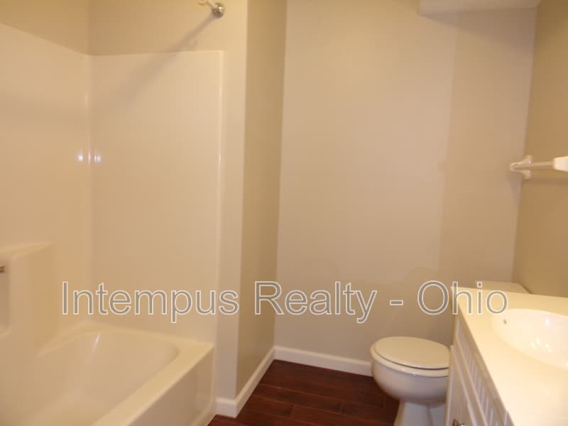 Columbus House: 7839 Meadowhaven Blvd