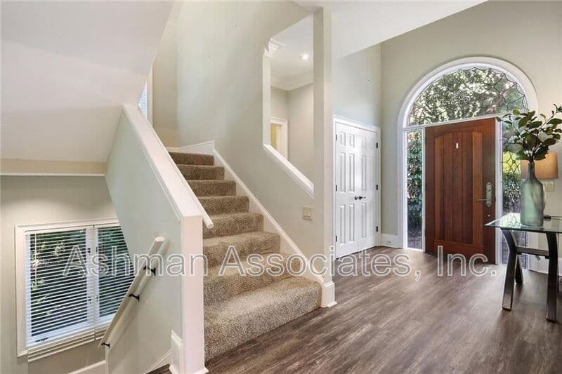 Atlanta House: 930 Manchester Place