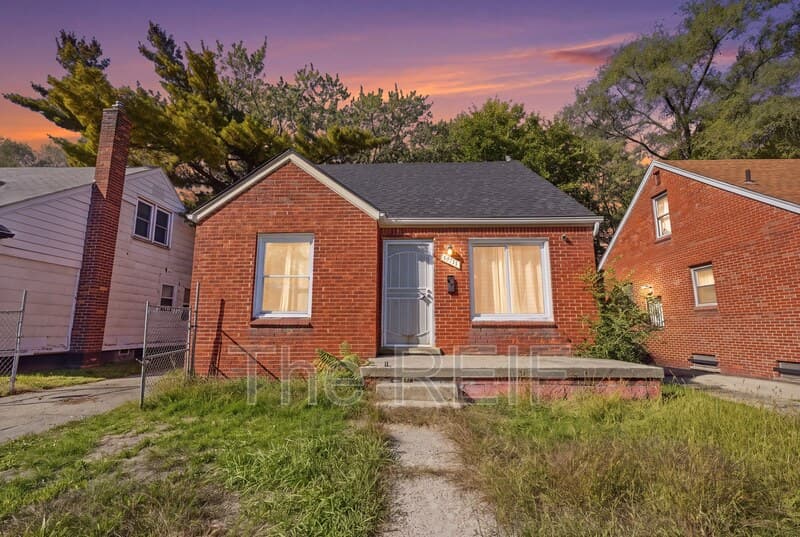 Detroit House: 19711 Shields St