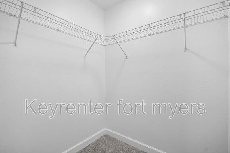 Fort Myers House: 6213 Timberwood Cir
