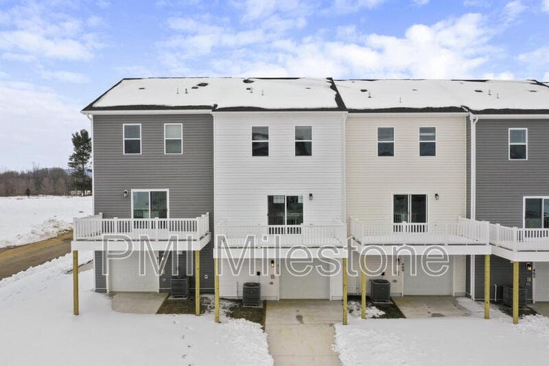 Charles Town Townhome: 413 Eclipse St