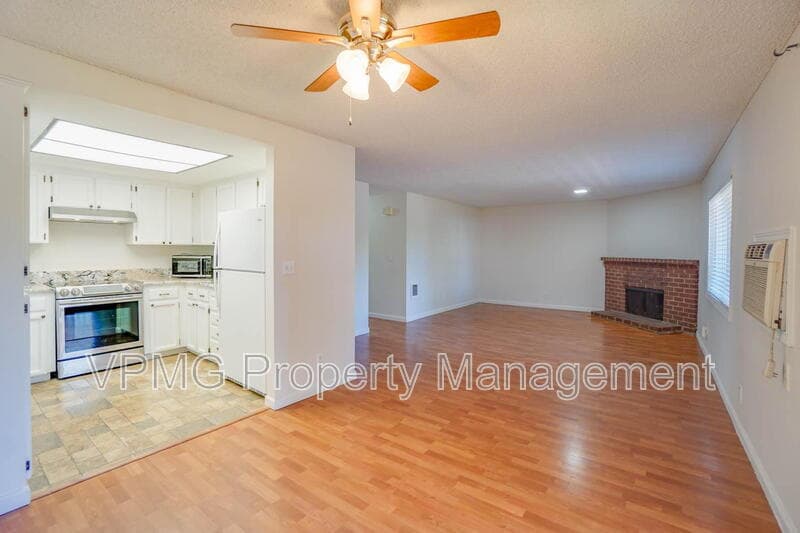 Vancouver Condo: 605 SE 121st Ave
