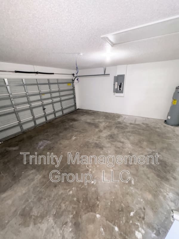 Spring Hill House: 6133 Airmont Drive