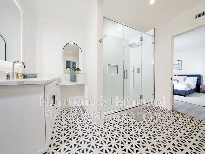 Sherman Oaks House: 15440 Varden St.
