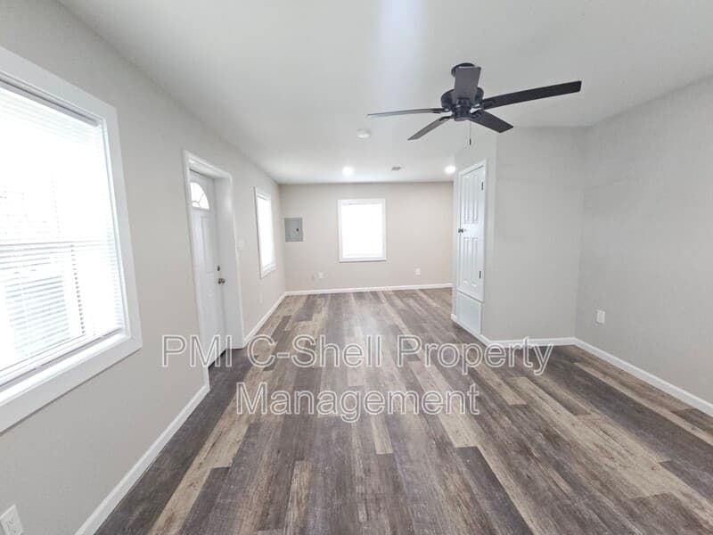 Pensacola House: 3258 Peagler Plaza Rd