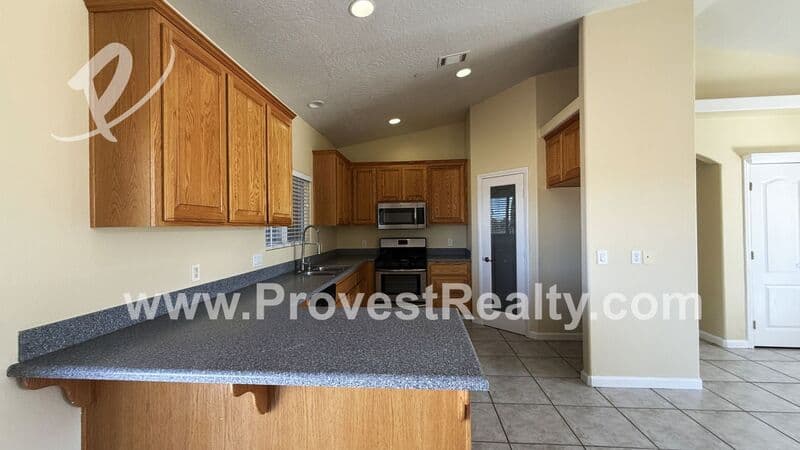 Apple Valley House: 26165 Houston St