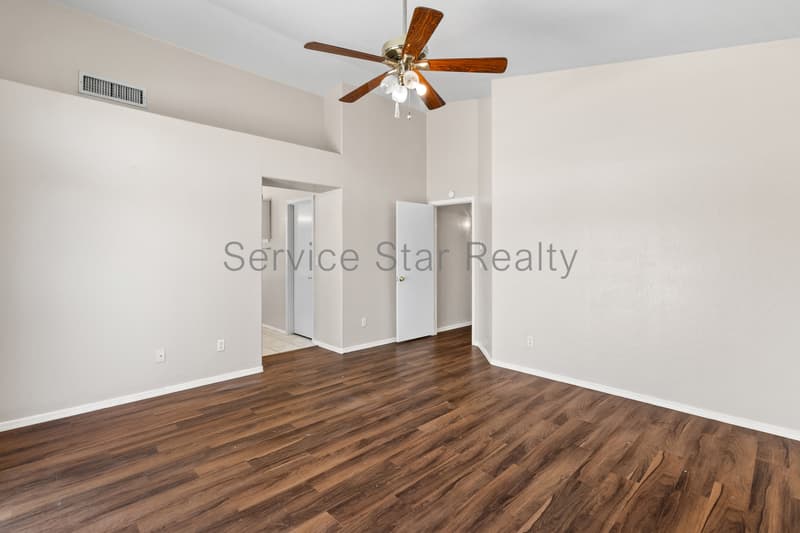 Phoenix House: 1318 E Saint John Rd