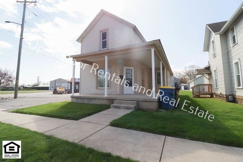 Auburn House: 1327 S Cedar St
