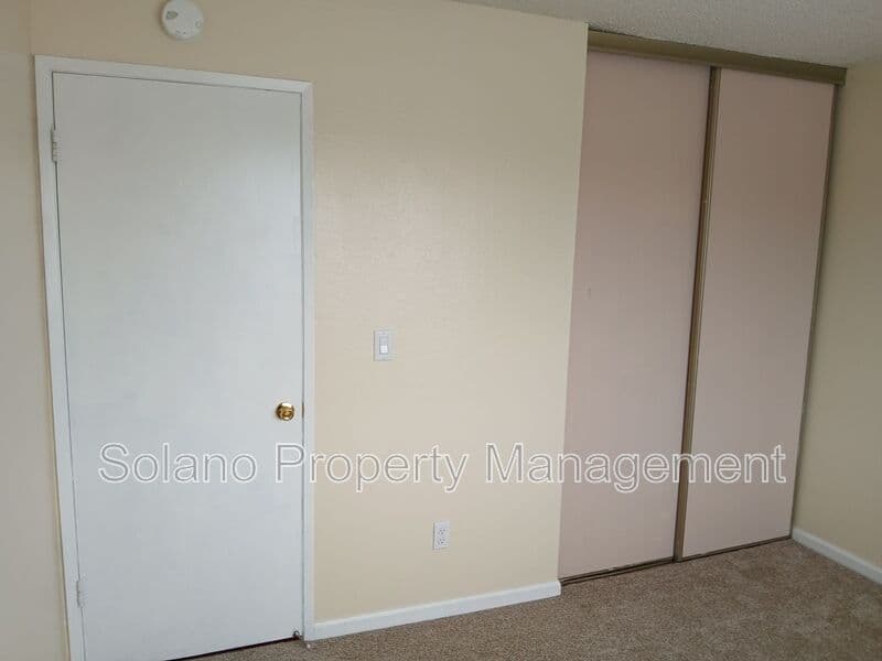 Vallejo House: 400 Mokelumne Drive