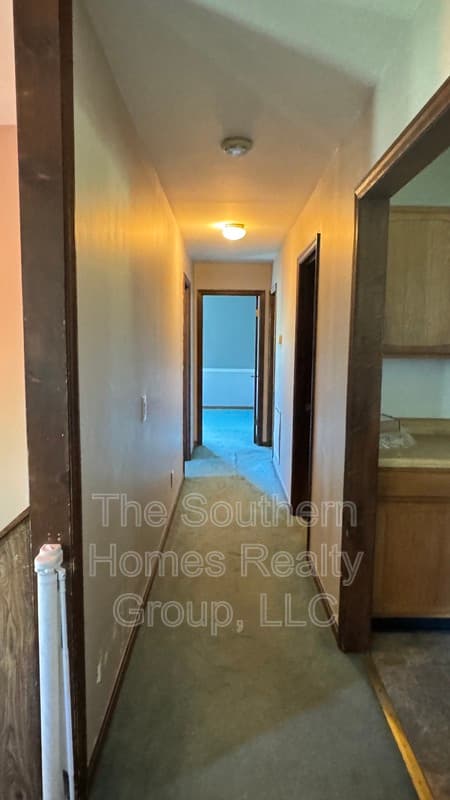 Athens House: 1305 Ridgeway Circle