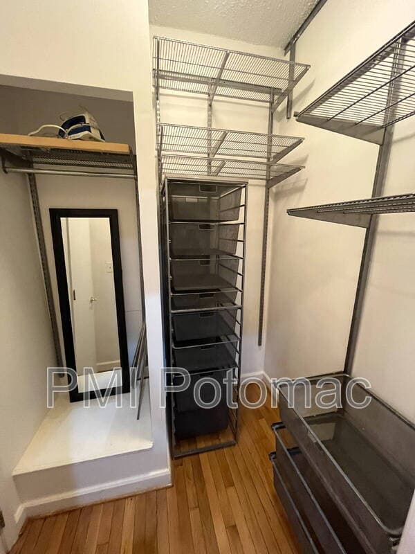 Washington Condo: 1401 Columbia Rd NW