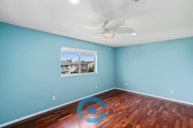 San Diego Townhome: 1720 Evergreen Street