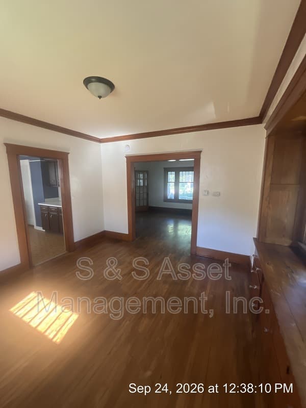 Lansing House: 1415 South Genesee Drive