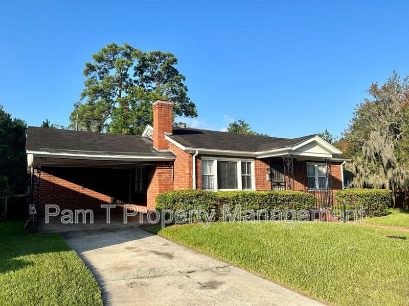 Savannah House: 639 W. 42nd St.