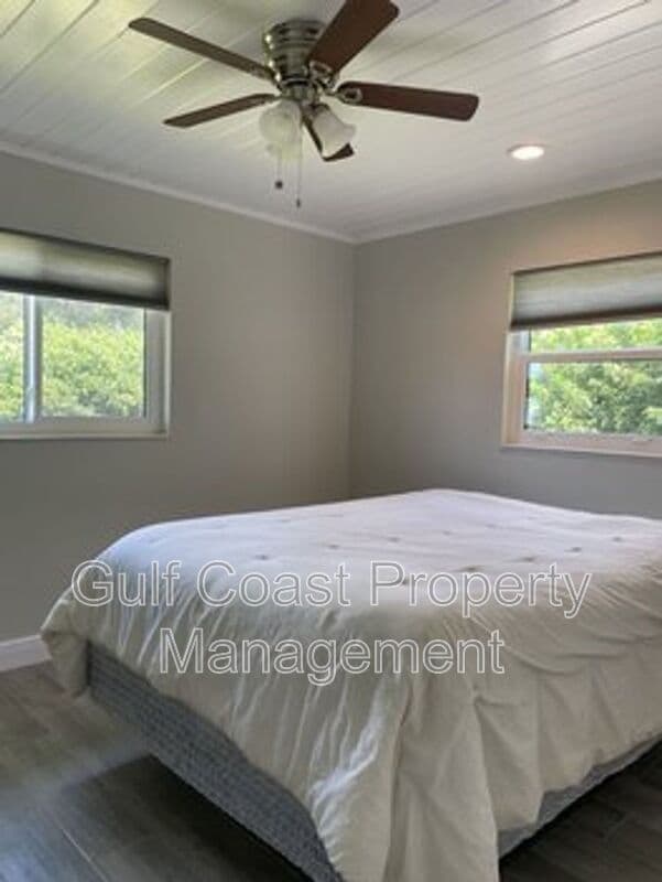 Venice House: 232 Glen Oak Road