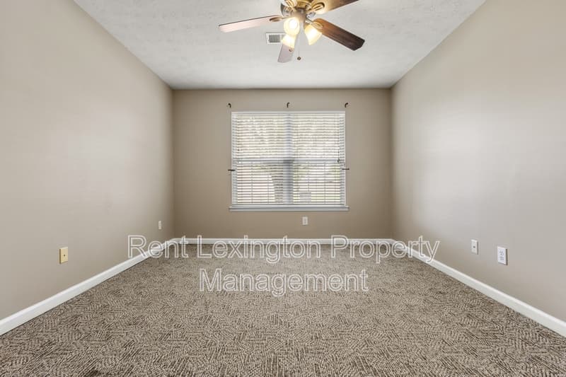 Nicholasville House: 104 North Town Branch Drive