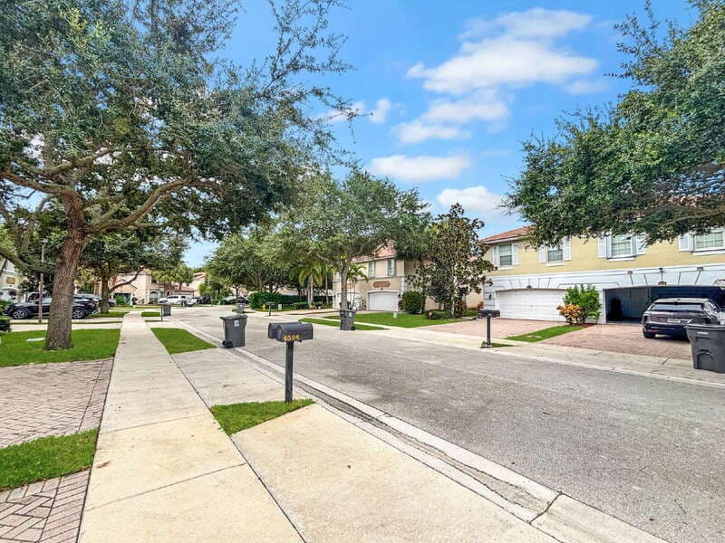 West Palm Beach House: 4528 Thornwood Circle