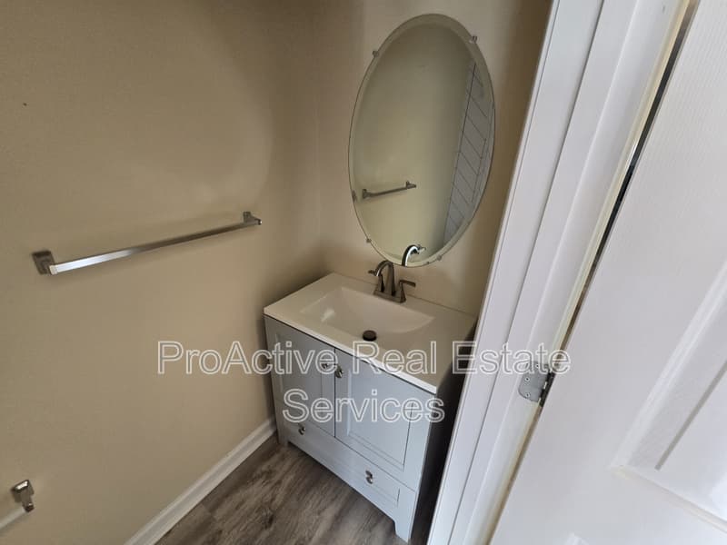 Chesapeake Condo: 2008 Paramont Ave