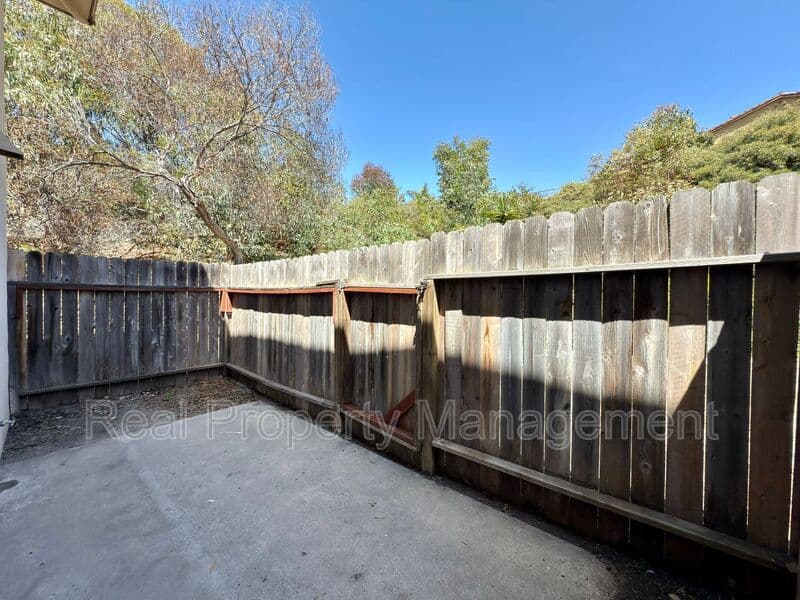 Oceanside Townhome: 2104 Via Sonora