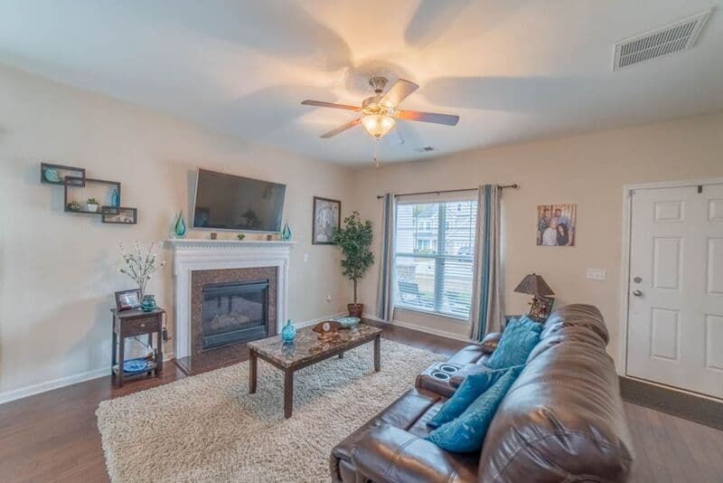Pooler House: 341 Casey Dr
