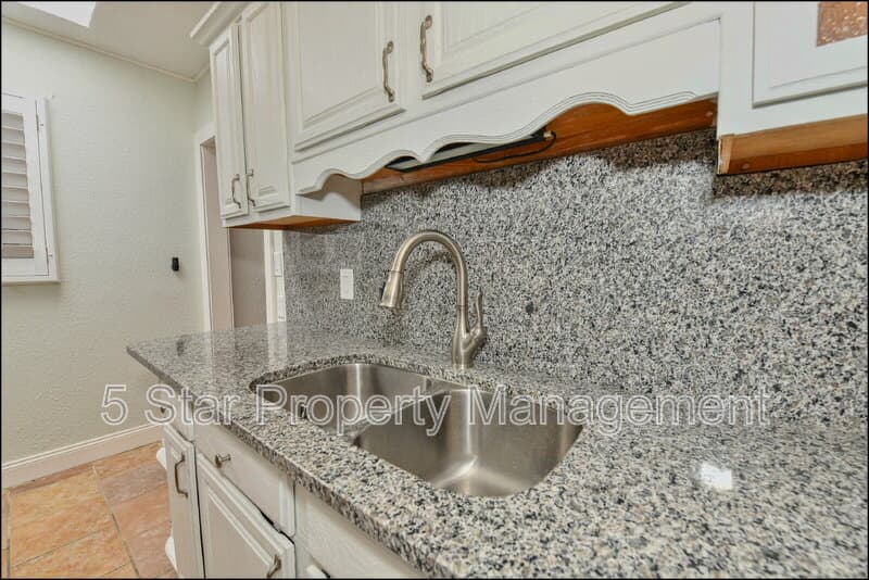 El Paso House: 3030 Aurora Avenue