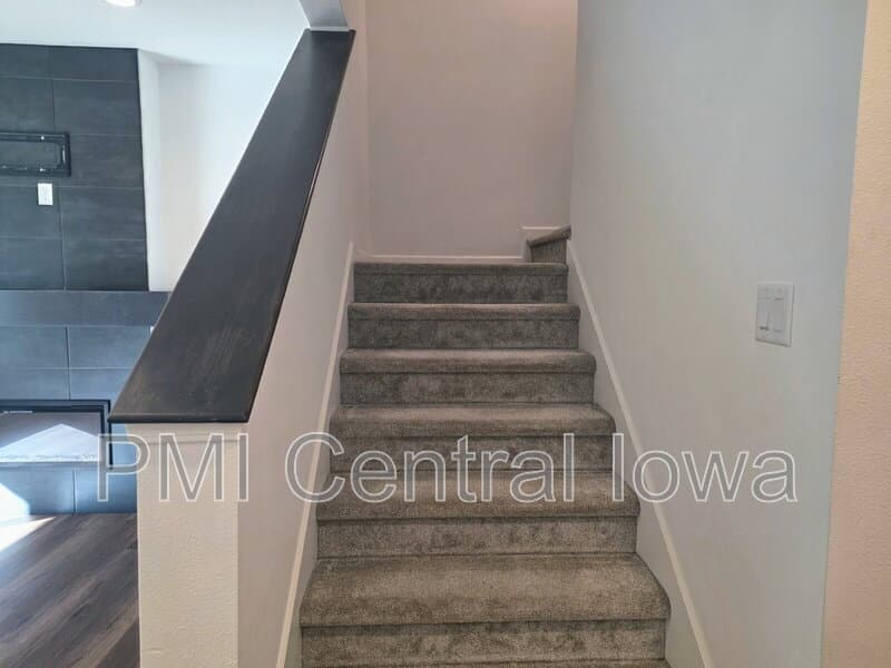 Des Moines Townhome: 423 SW 12th St