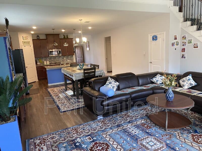 Fort Worth House: 429 Halwin Drive