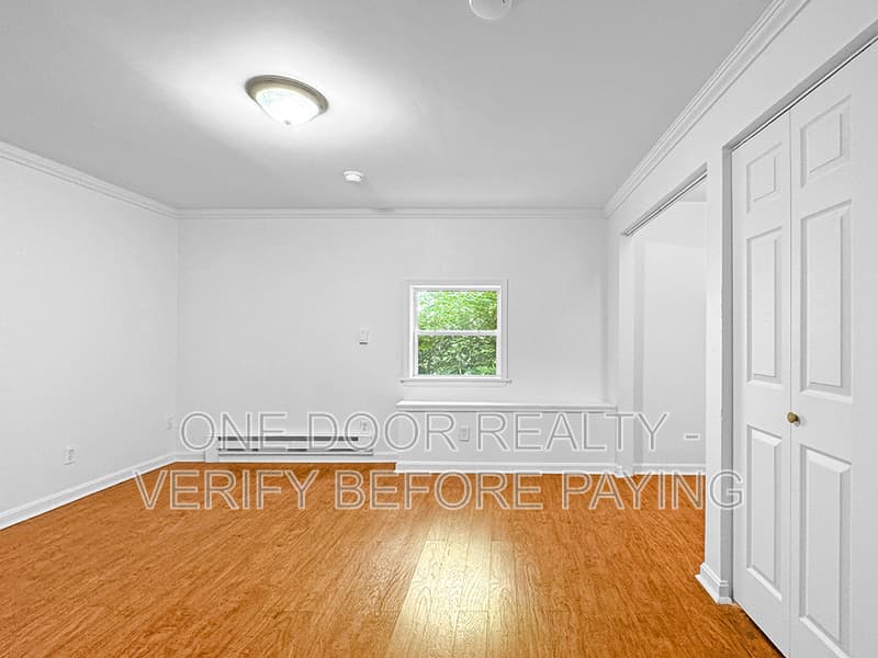 Williamsburg House: 712 Powell Street