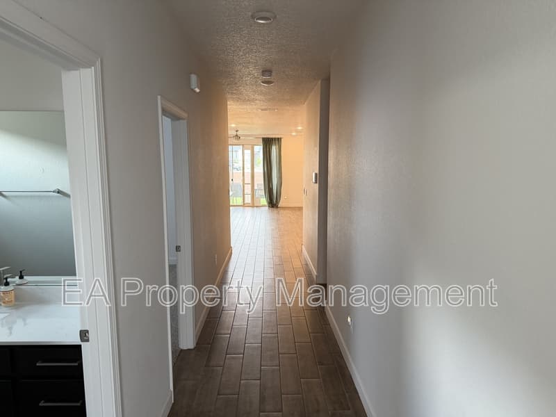 Rio Rancho House: 6742 Clayton Dr NE
