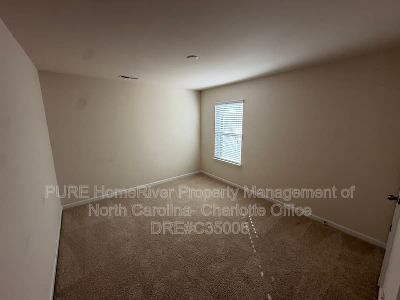 Mooresville House: 150 Farmers Folly Drive