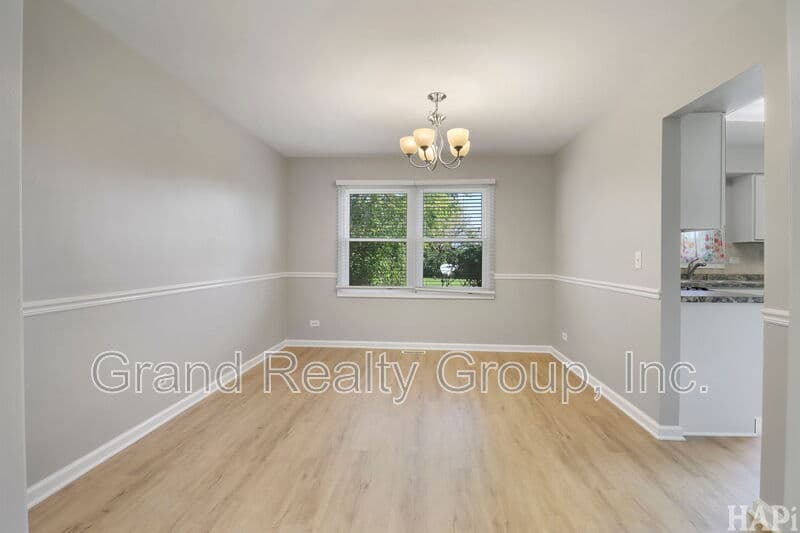 Vernon Hills House: 507 Exeter Place