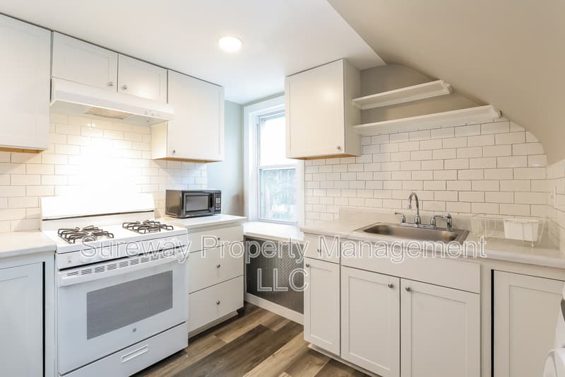 Hamilton Condo: 2009 East McGalliard Avenue