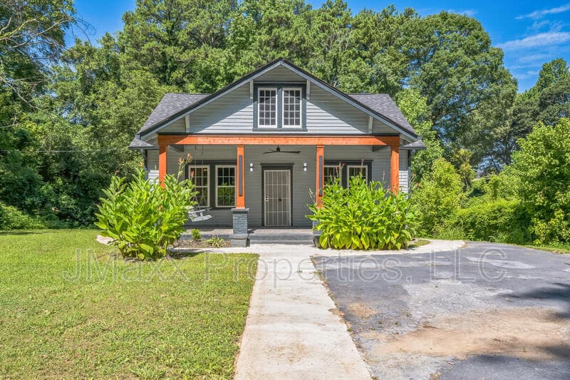 Atlanta House: 1838 Moore St NW