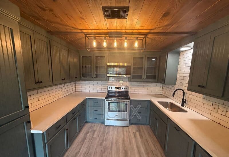 Madison House: 102 Channel Ln