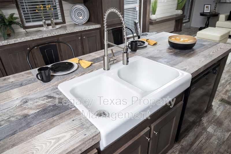 Cleburne Condo: 800 N Old Betsy