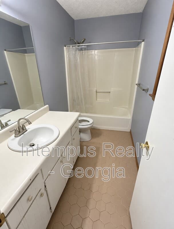 Snellville House: 2830 Shiloh Way