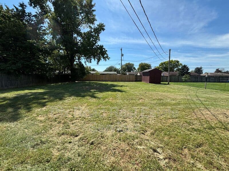 Englewood House: 530 Unger Avenue